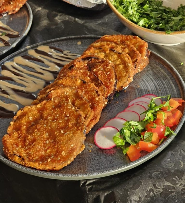 שניצל וינאי על הצלחת בעיצוב ססגוני